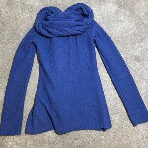 Vintage. 100% wool. Cobalt blue knit sweater with a twist